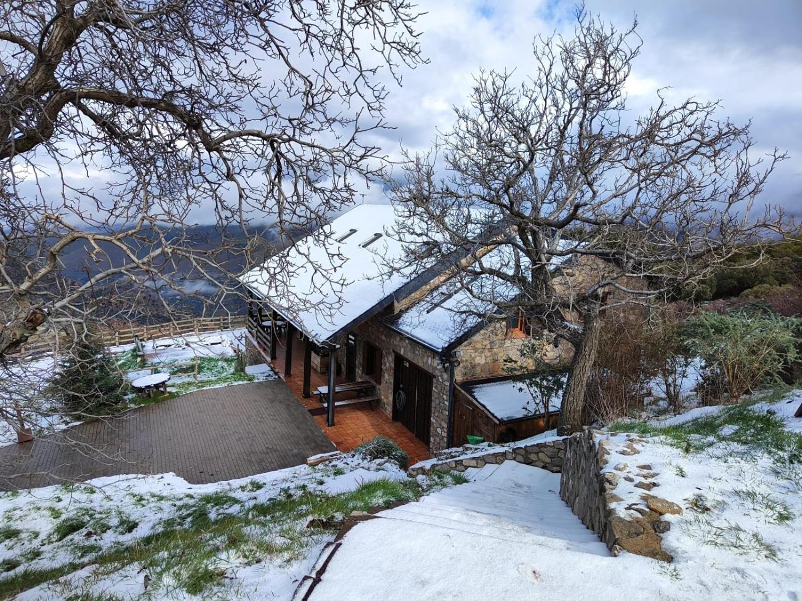 구에하르 시에라 Refugio Del Aguila "Casa Diaman" 게스트하우스 외부 사진